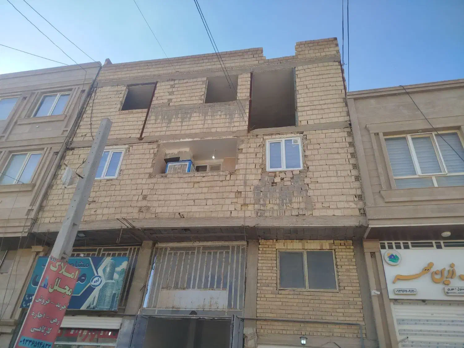 فروش۱۱۰متراپارتمان طبقه سوم جاده اصلی جرسقان