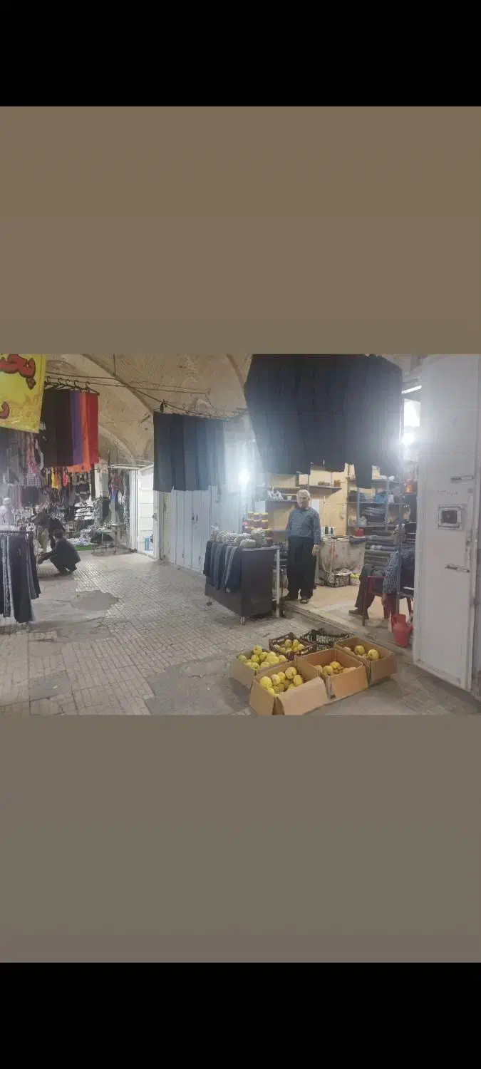 مغازه تاریکه بازار