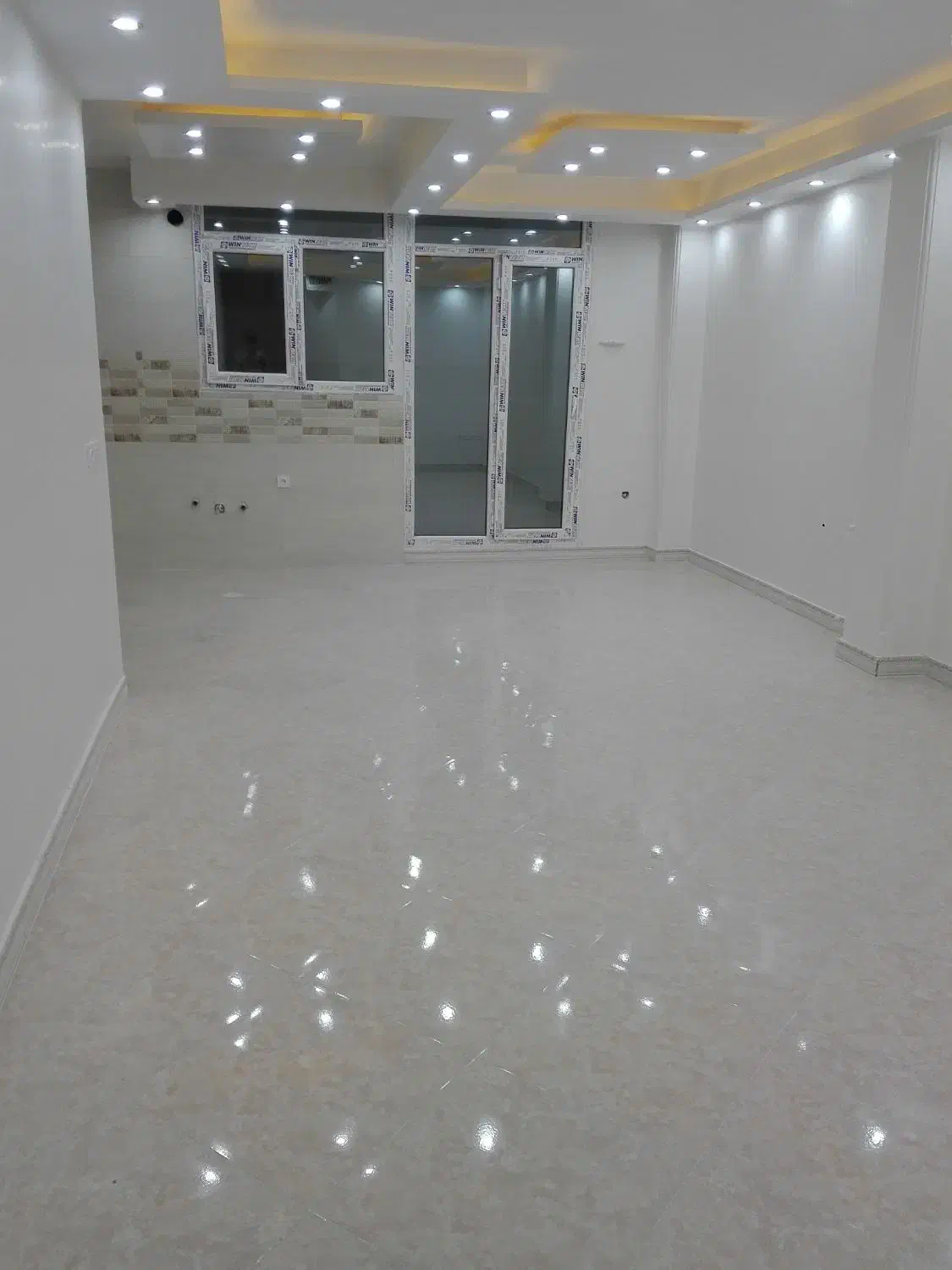 اپارتمان ۶۱ متری ۲ خوابه پارکینگ دار