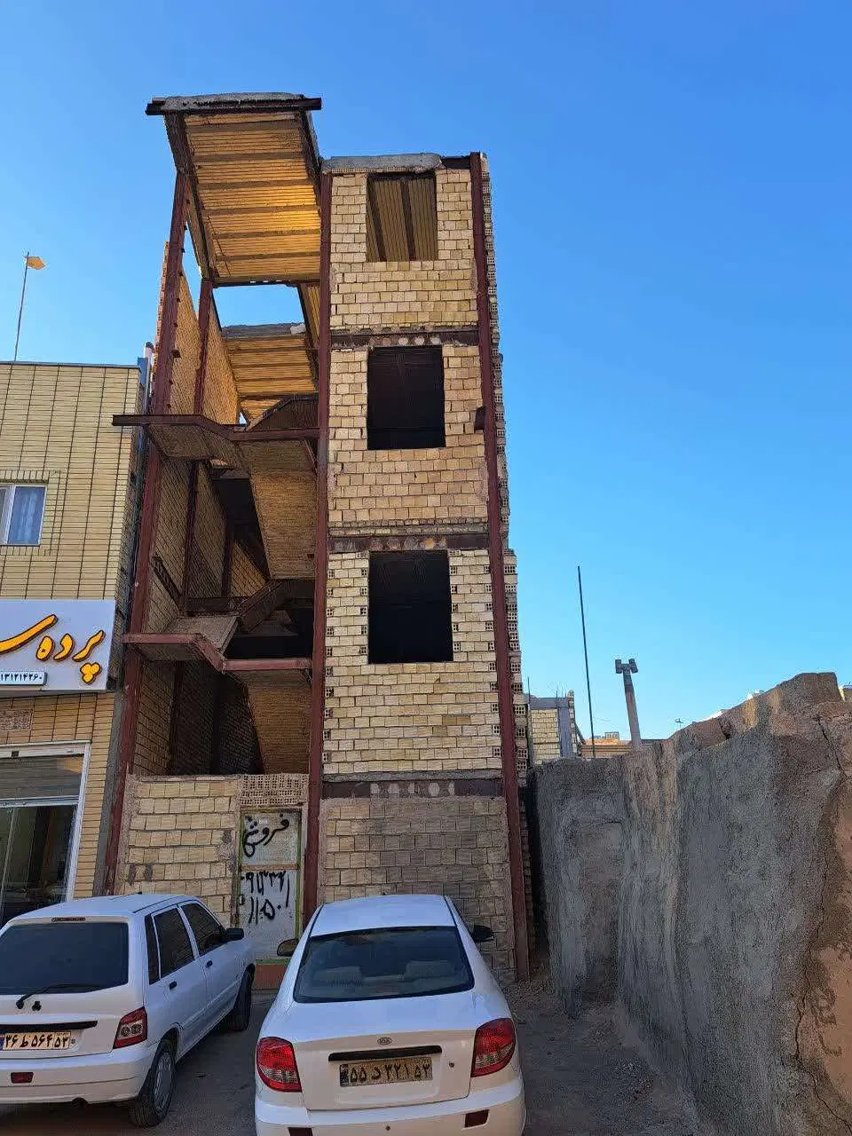 فروش۴طبقه تجاری یکجاسفت کاری درحکیم فرزانه شهرضا