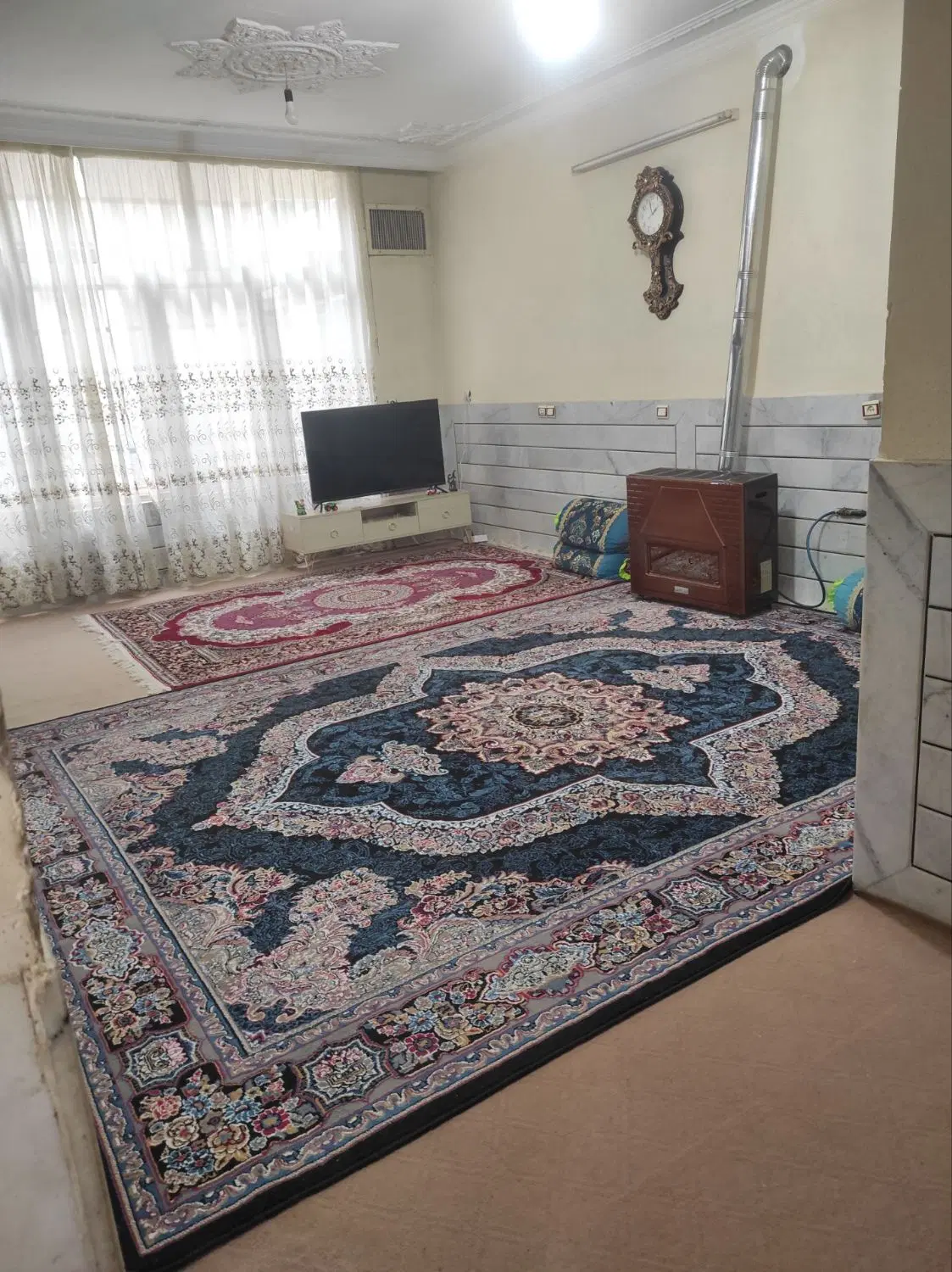 واحد در بست خیابان نبوی منش