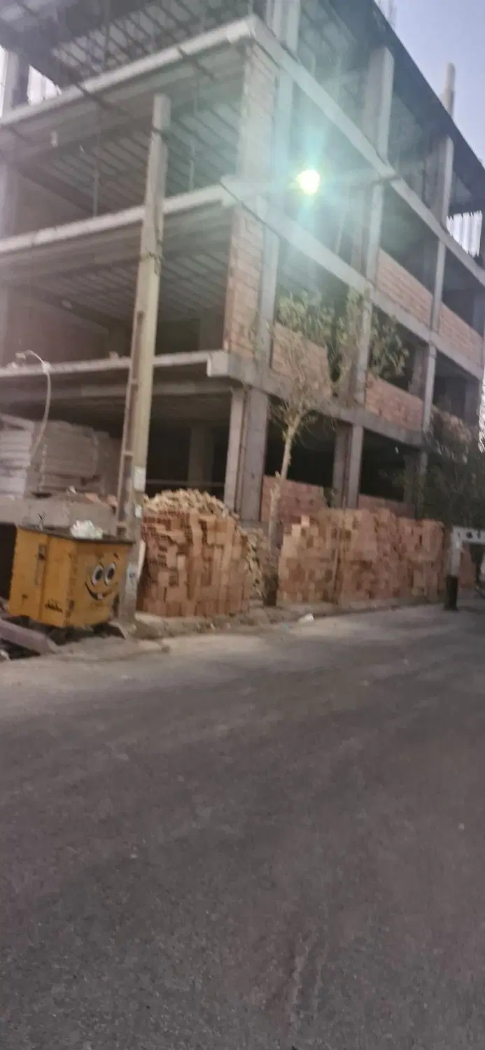 نیمه کاره یکجا بفروش میرسد