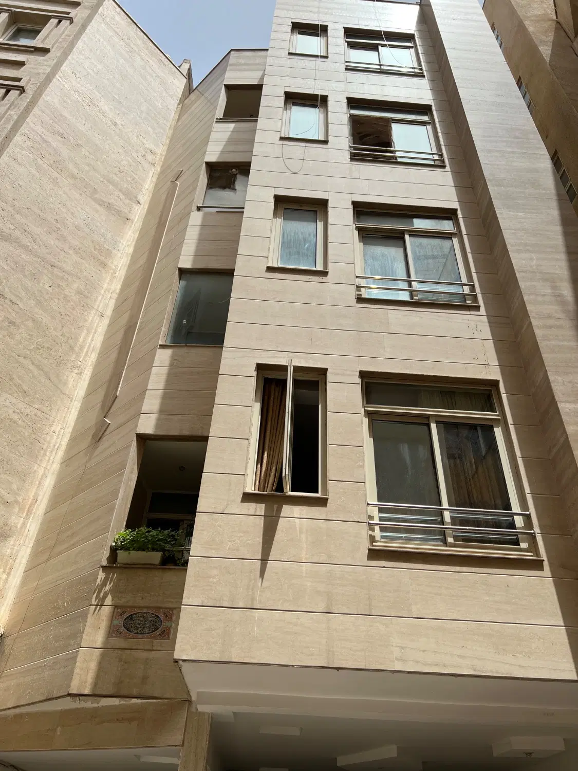 2واحد مجزادر یک ساختمان ناصرخسرو34