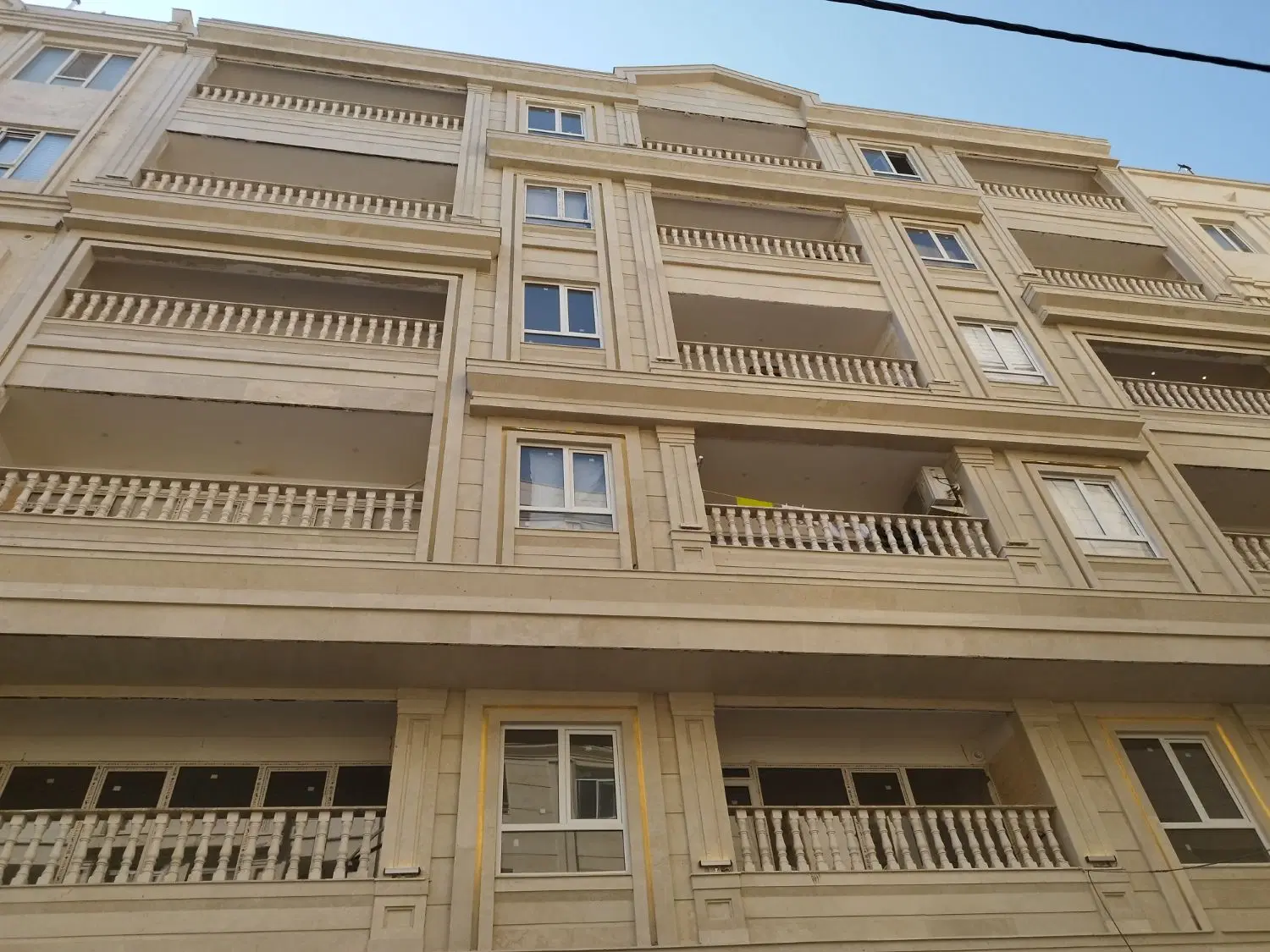 رهن آپارتمان 160متر واقع در چهارباغ_ مالک هستم