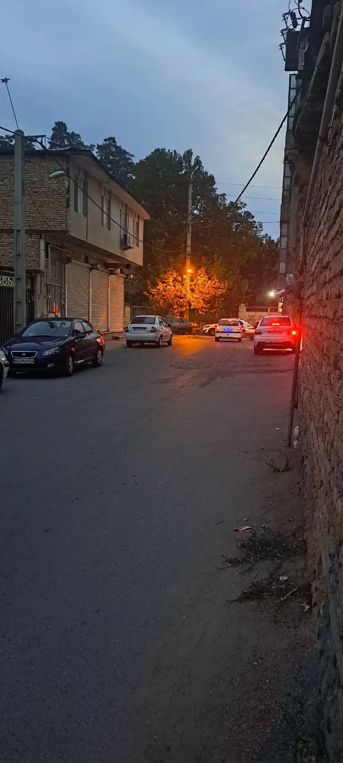 ویلایی کلنگی مرکز شهر بیست متری نوری