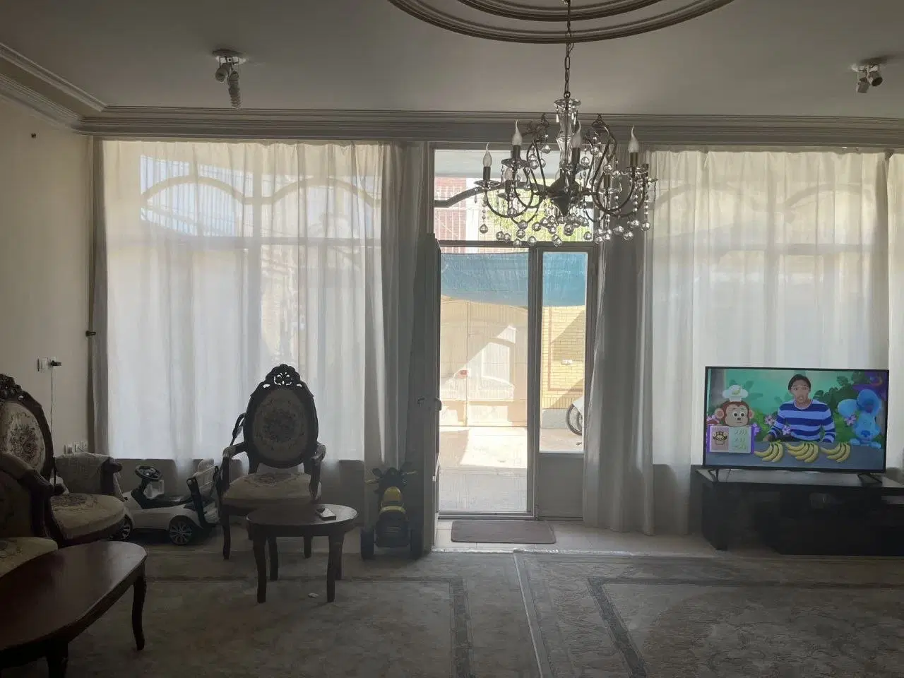 واحد مستقل ۱۳۰ متری با حیاط اختصاصی و پارک ۲ خودرو