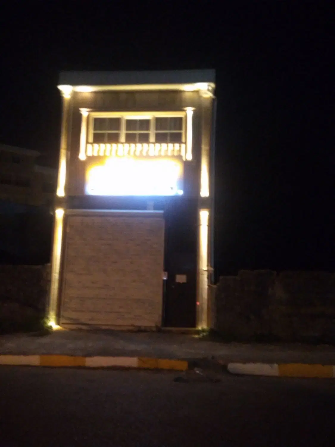 مغازه   در  سنگر