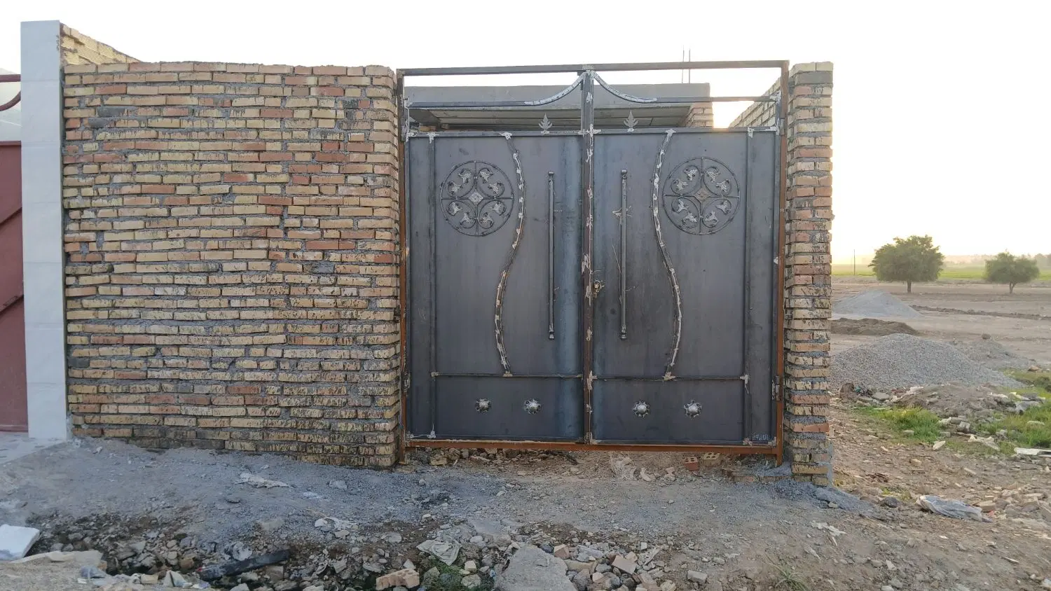 ساختمان نیمه کاره