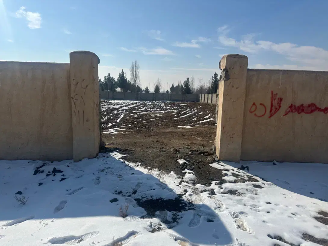 زمین سنددار چاردیواری
