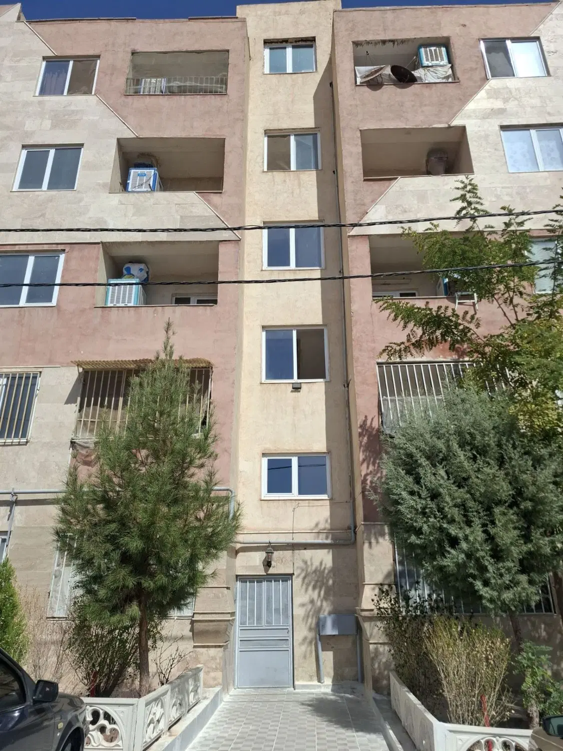 فاز ۴ شمالی با پارکینگ انباری