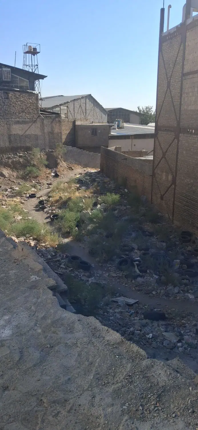 کارگاه یا سوله جهت تعمیرگاه.نزدیک جاده اصلی