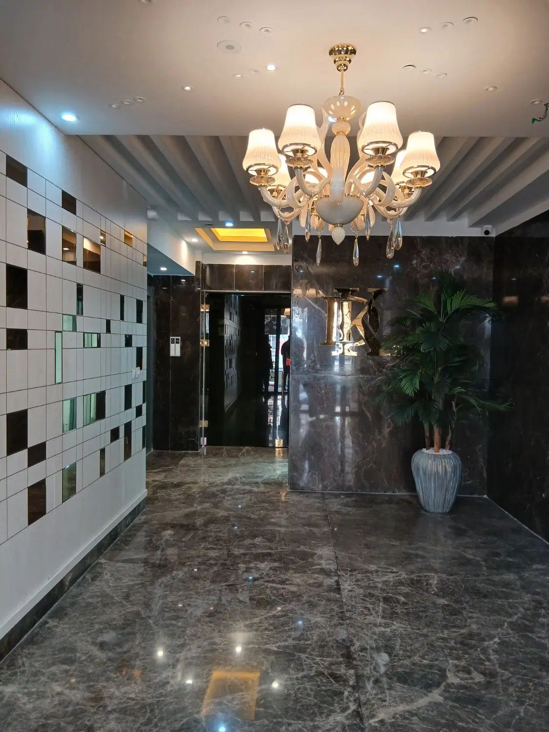 سعدی 220m سوپر شکلاتی فول تجهیز