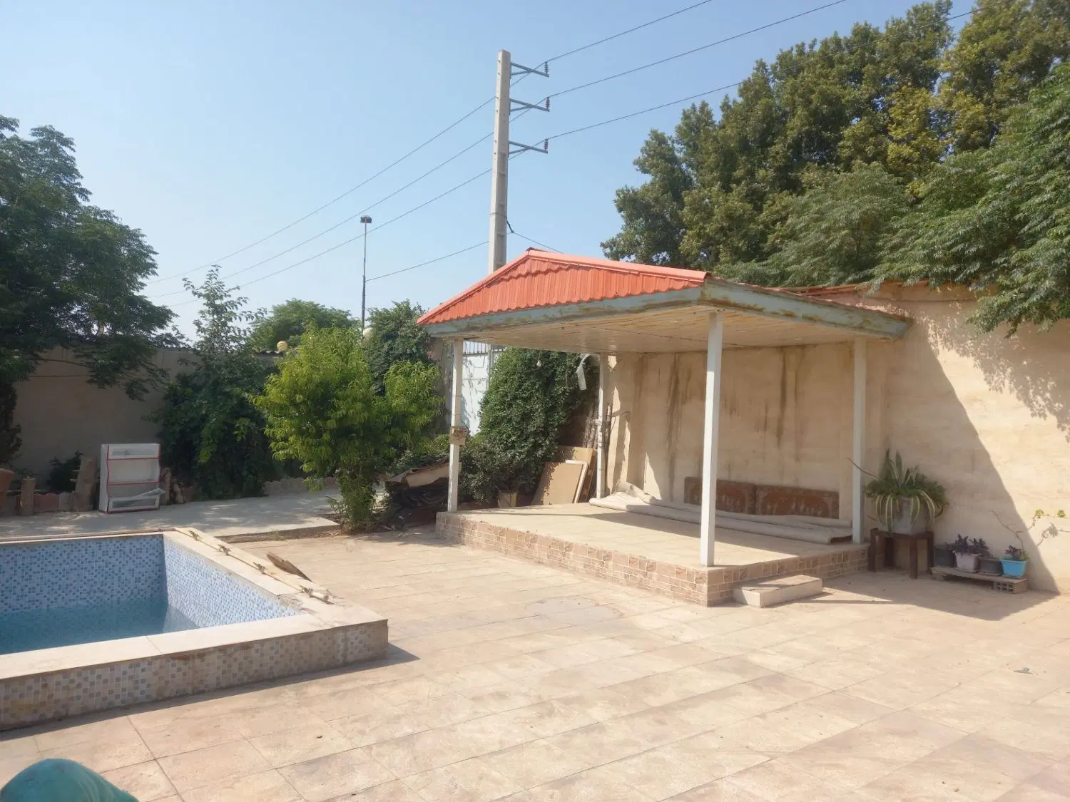 باغ چهار دیواری با تبرعه