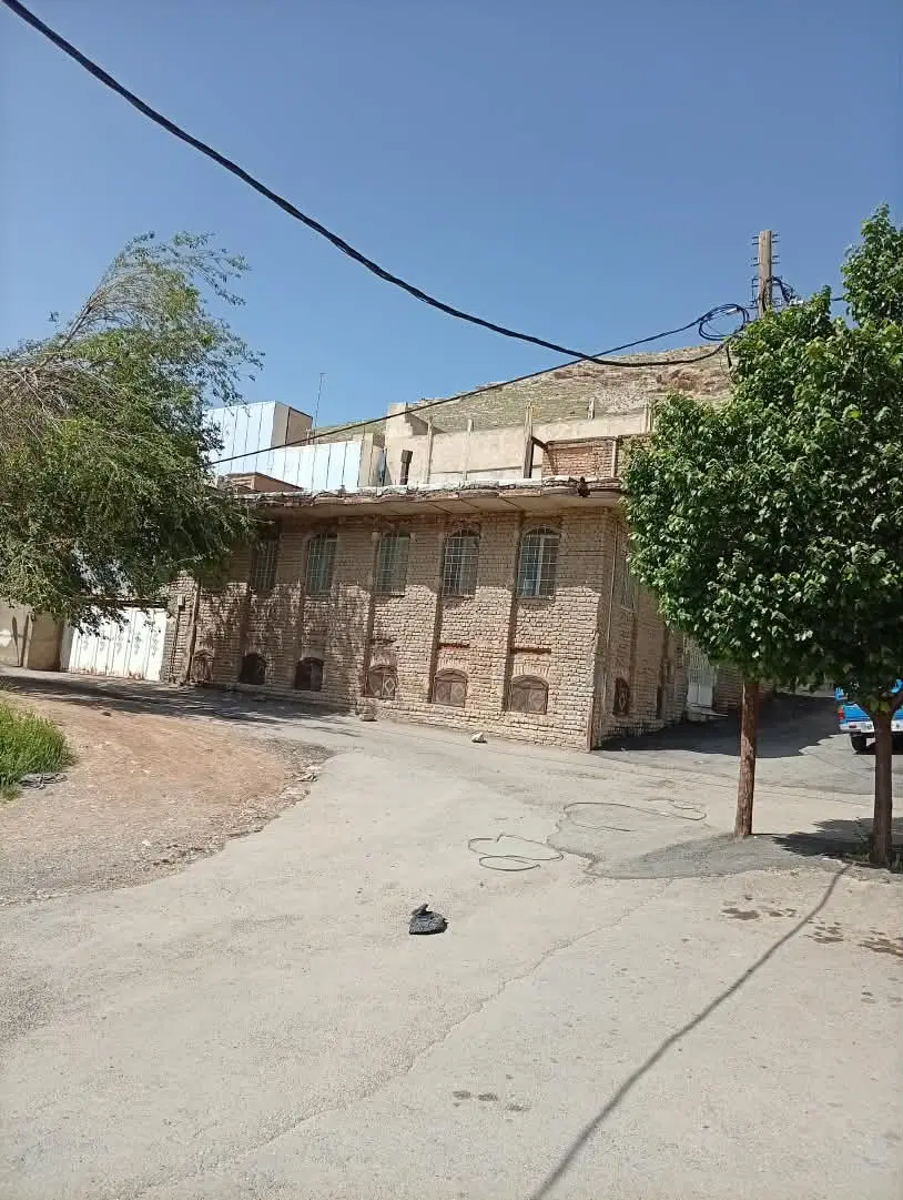 میدان تختی ۲۶۵ متر