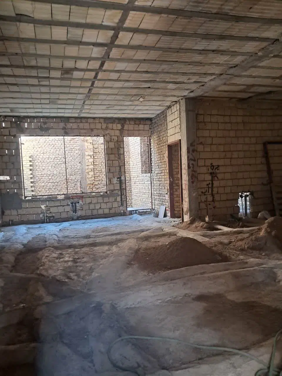 فروش منزل سه طبقه نیمه سازموقعیت روبه پیشرفت