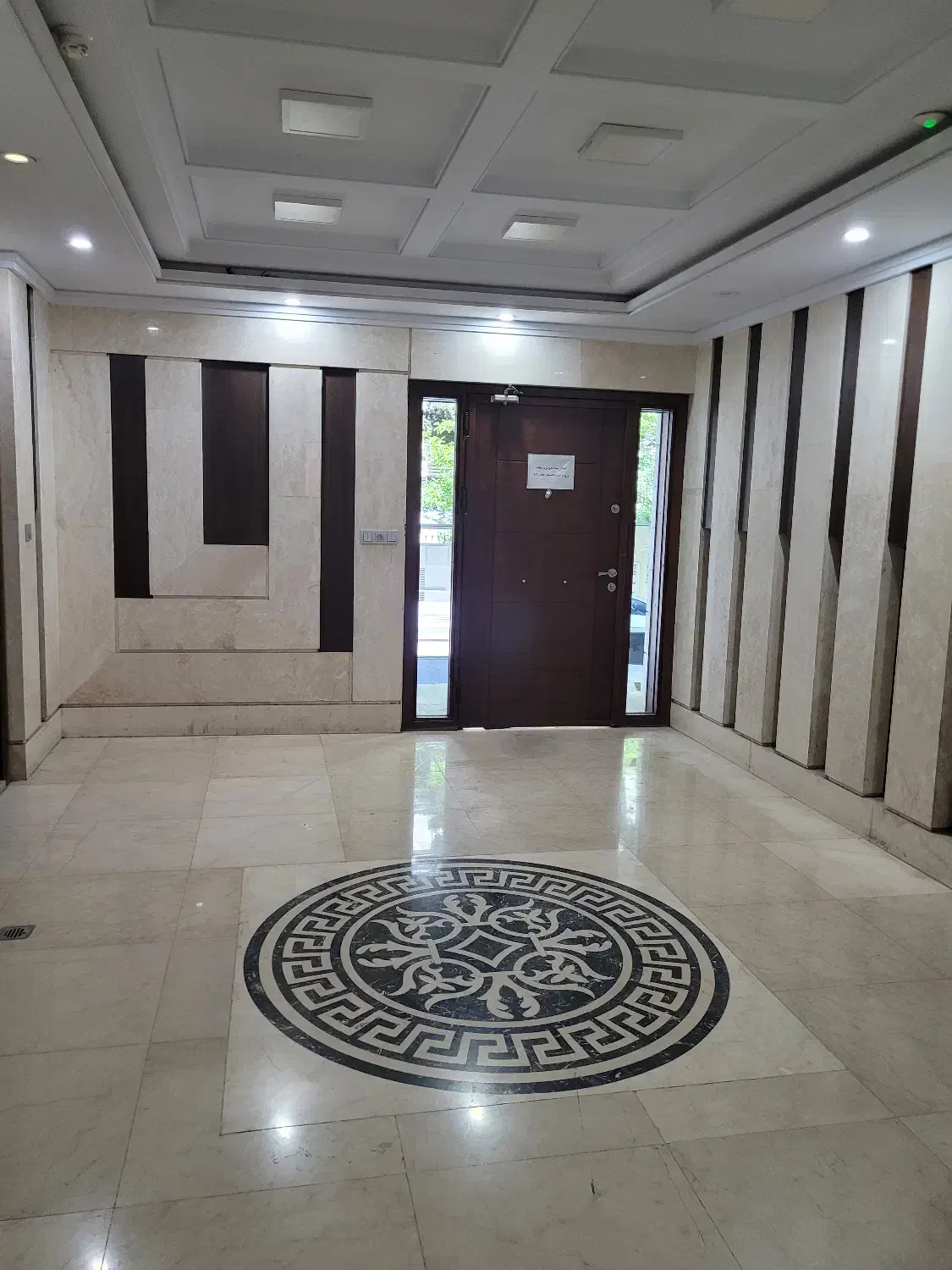 رهن،واحد اداری ۷۰ متر نوساز ،تاپ لوکیشن