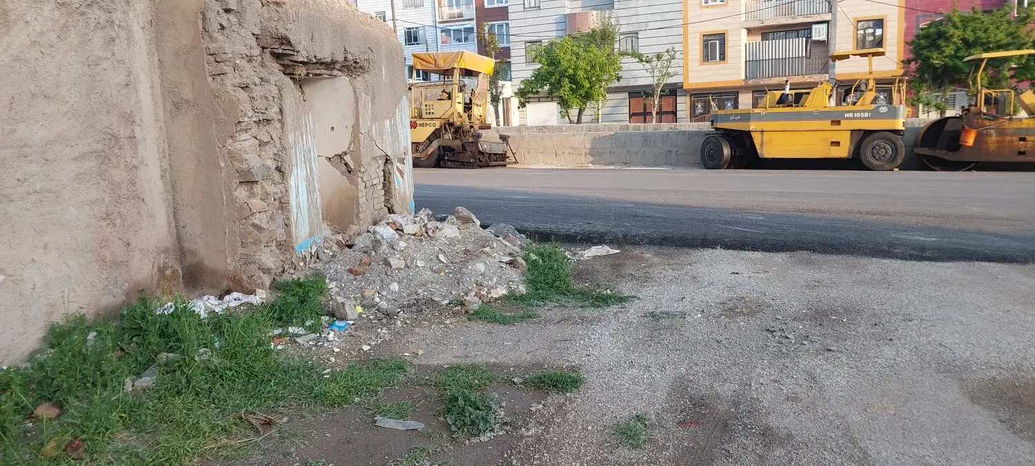 ۲۵مترونیم زمین تجاری باسند تجاری و مجوزساخت مغازه