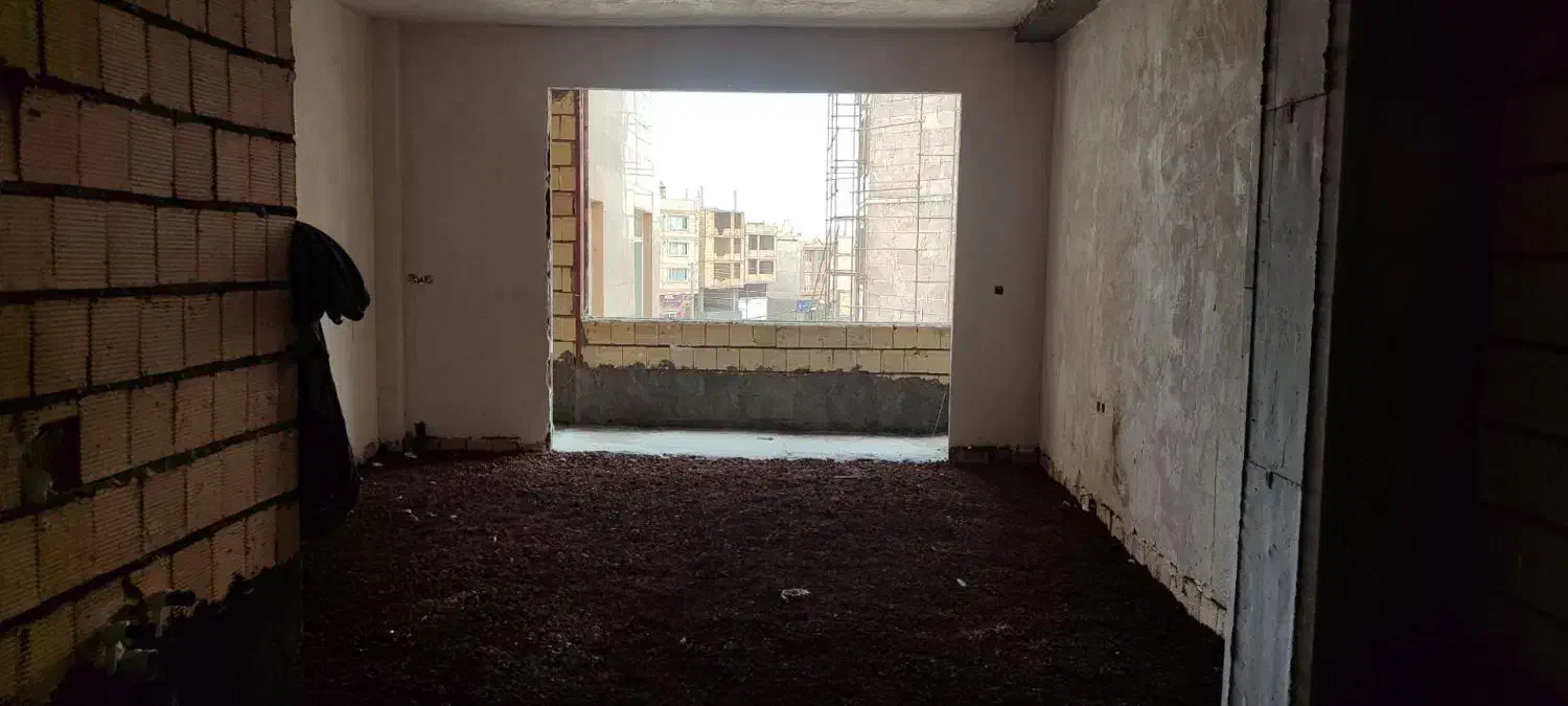 واحد ۹۰ متری طبقه اول روی همکف و پیلوت