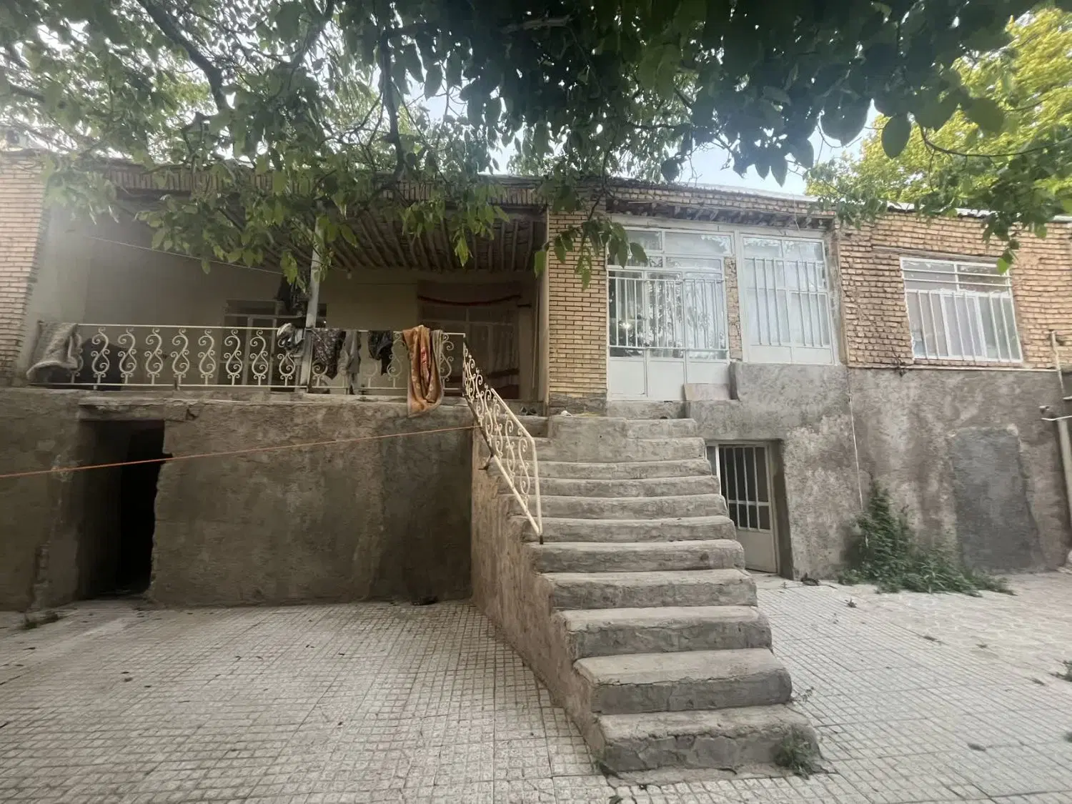 خانه ویلایی ۲۸۰متری واقع در سمیرم