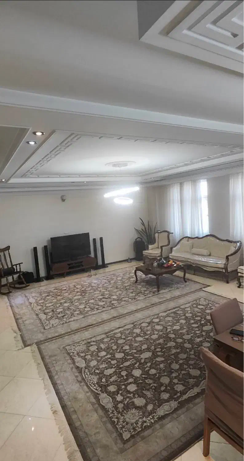 ۱۱۰ متر ۲ خ نوساز با پارکینگ. تکواحدی