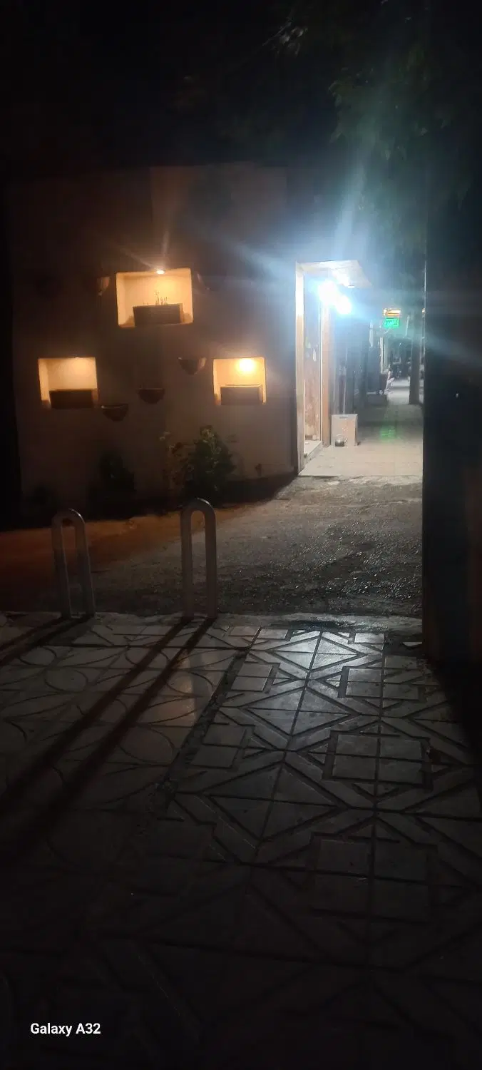 مغازه بر خیابان شهدا