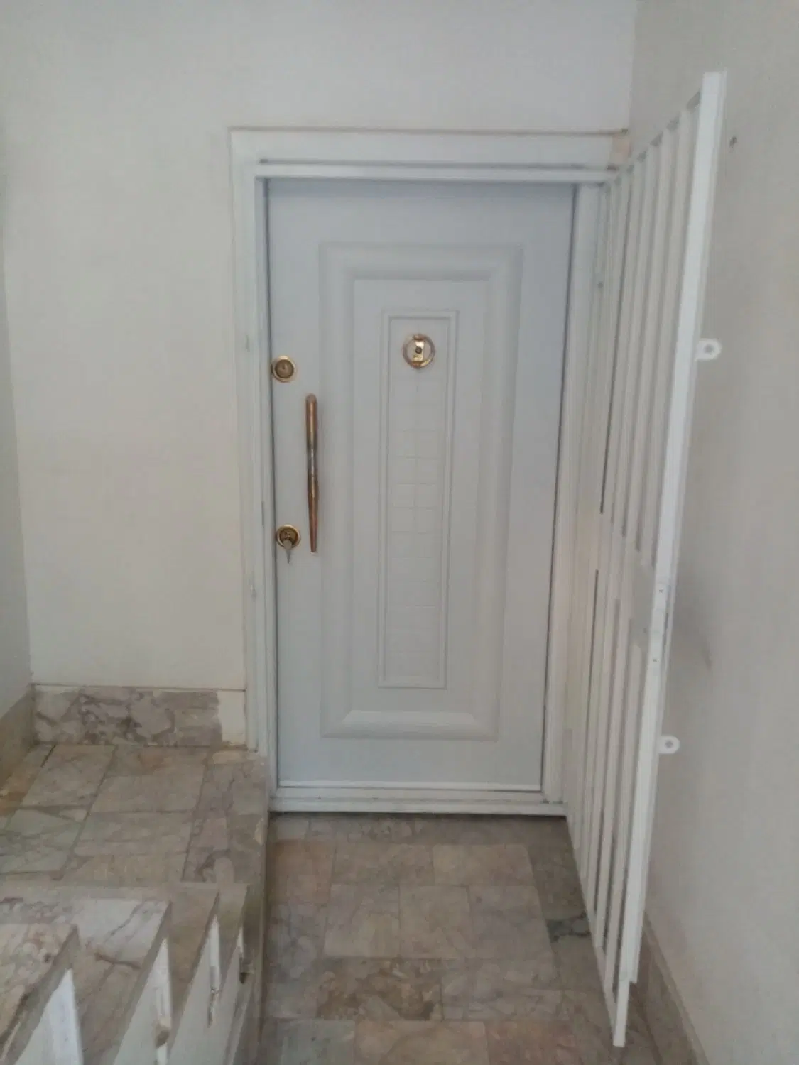 آپارتمان 50متر طبقه همکف پارکینگ اختصاصی
