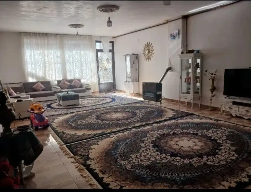 اجاره آپارتمان مسکونی تک واحدی ۱۳۰ متره