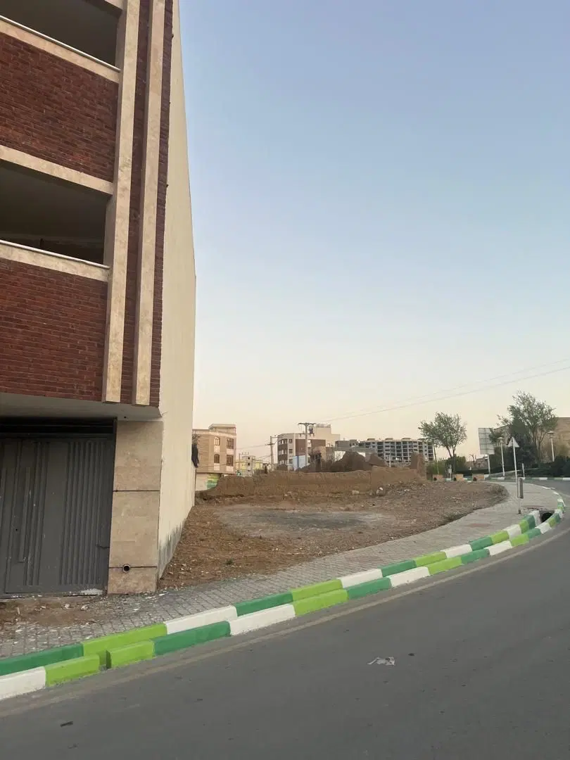 زمین با کاربری تجاری و مسکونی