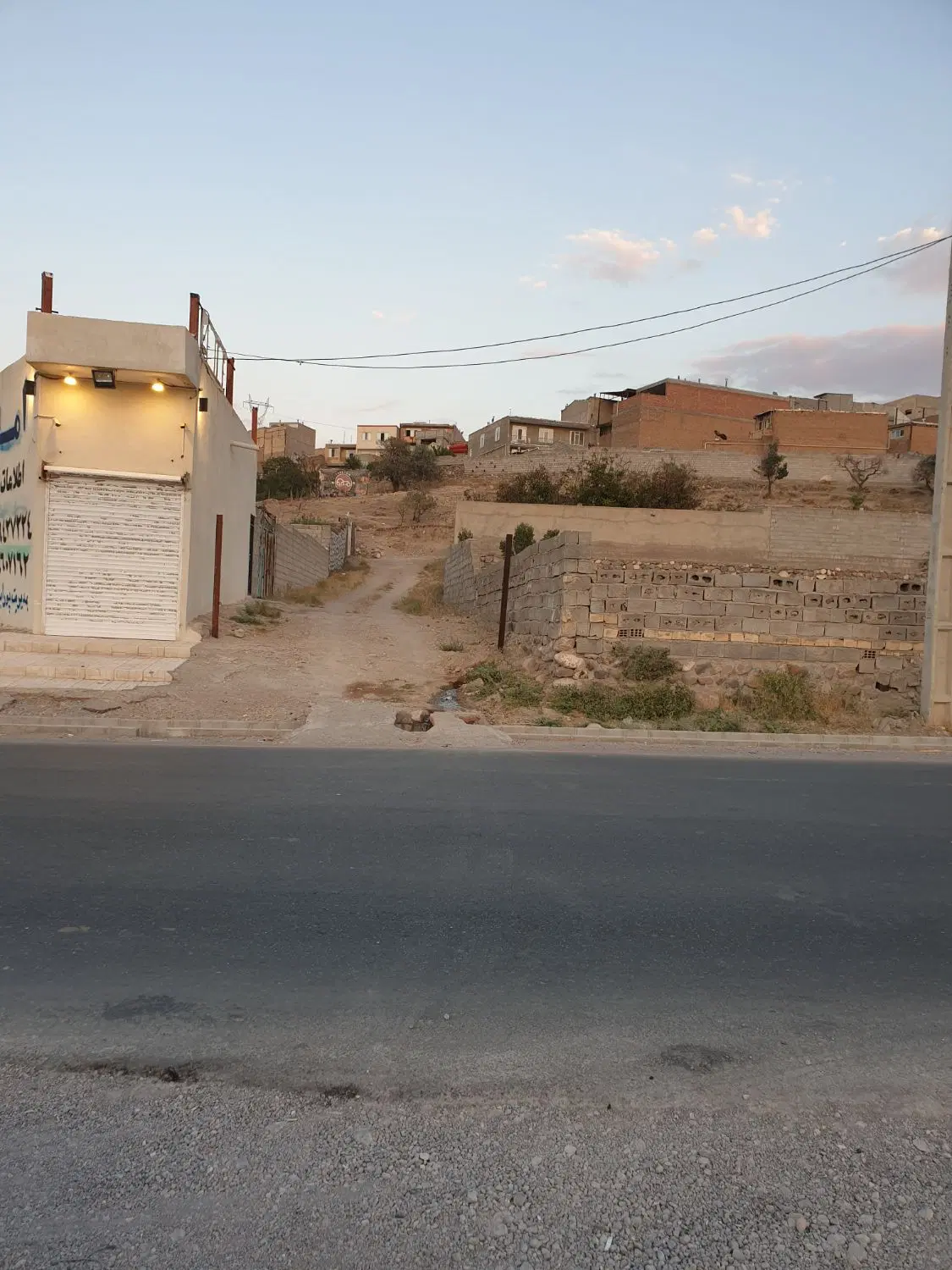 زمین حصارشده بمتراژ 324