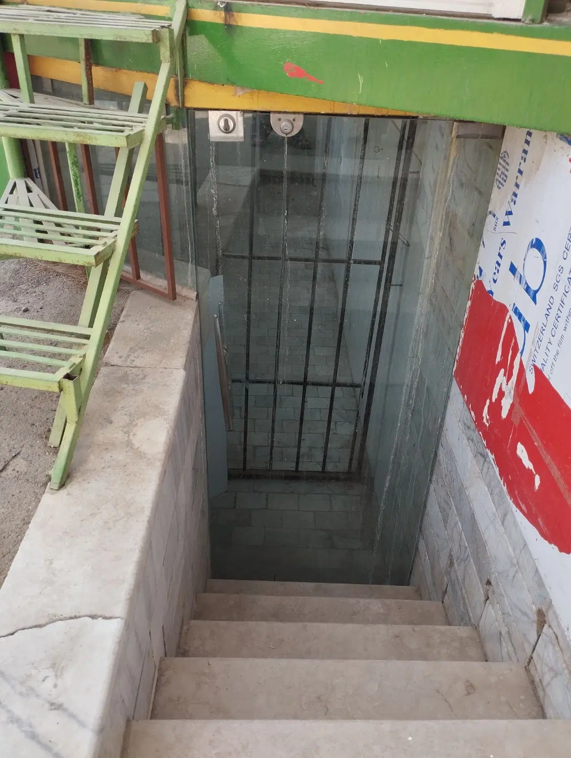 اجاره مغازه نبش خیابان مطهری زیرزمین