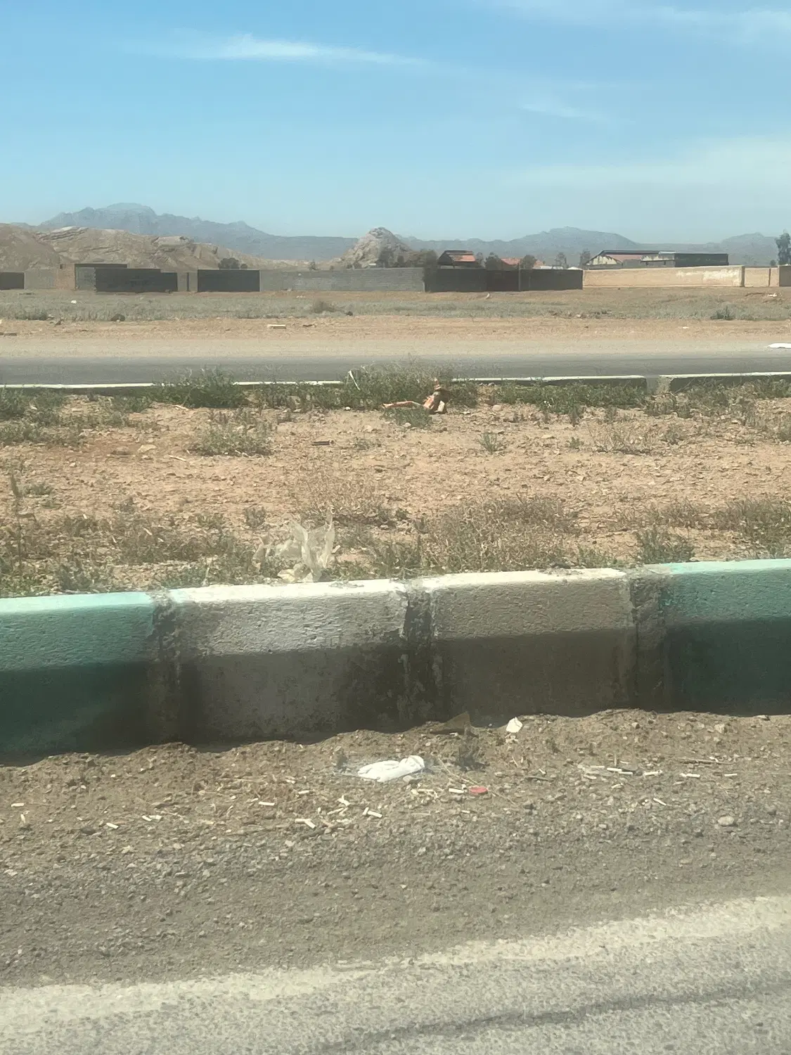 زمین باغی یا کارگاهی چهار دیواری