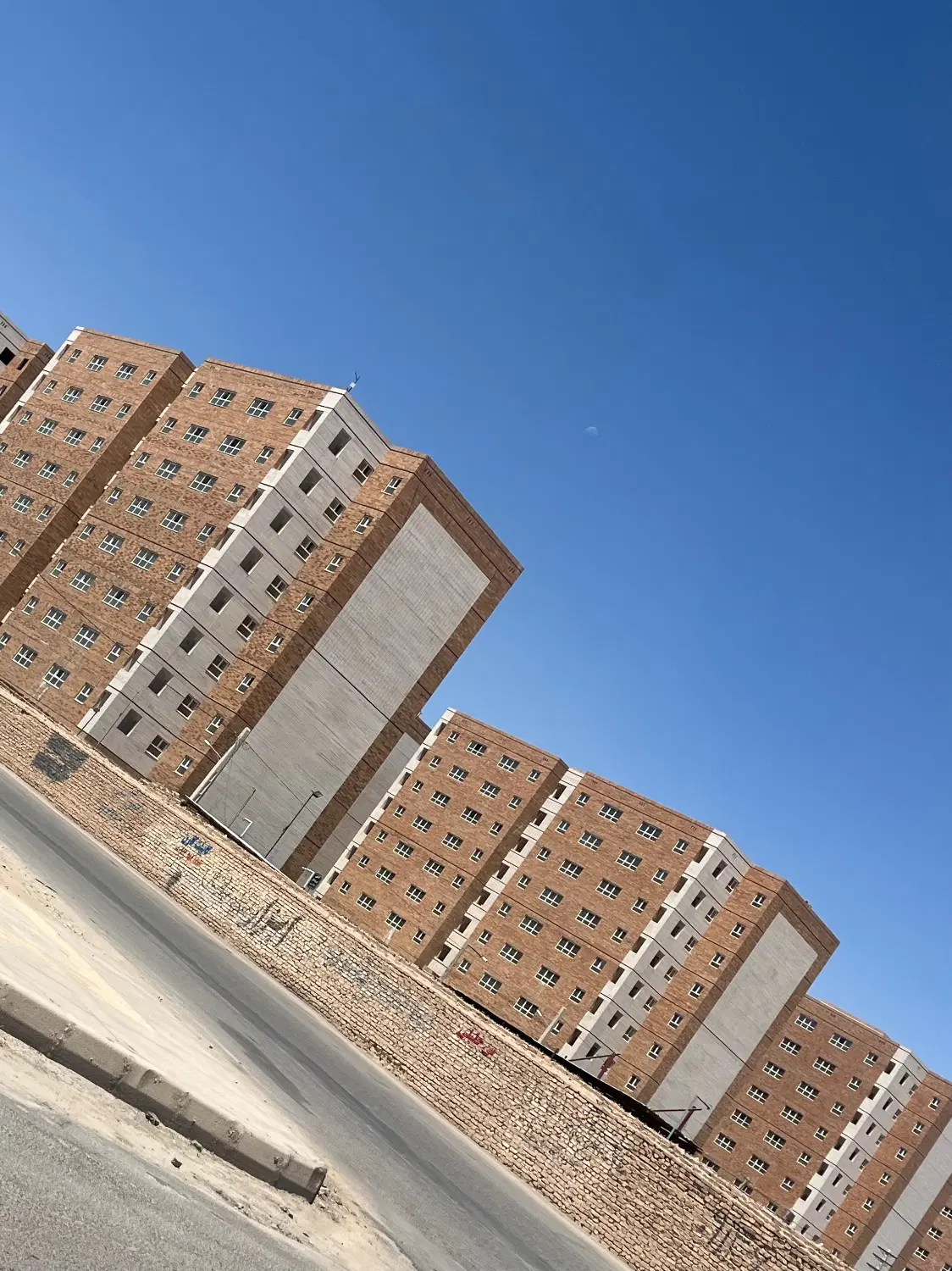 آپارتمان ۱۰۰مترازادشهر_صفرکلیدنخورده_قیمت استثنایی