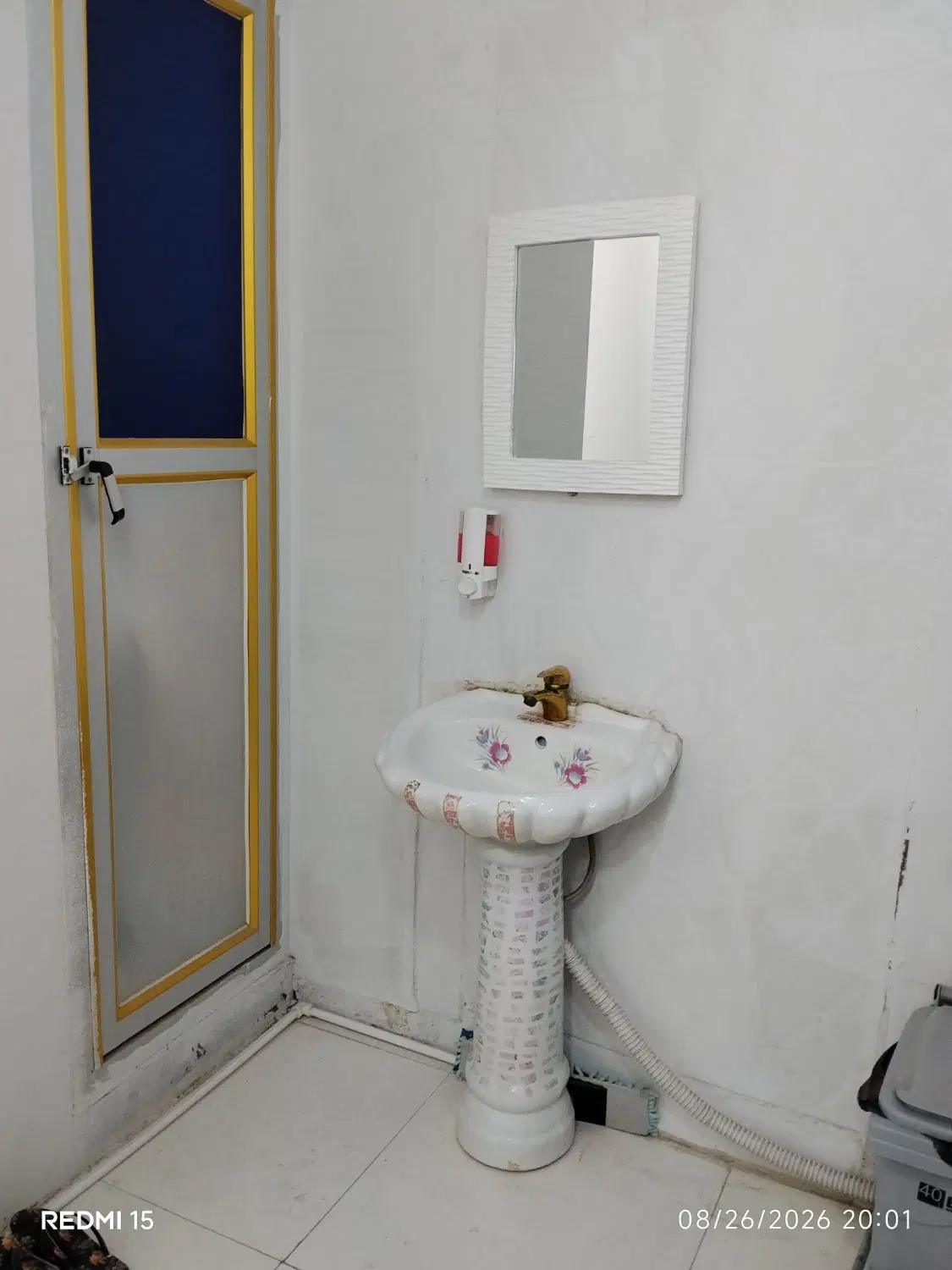 یک باب مغازه با سرویس بهداشتی