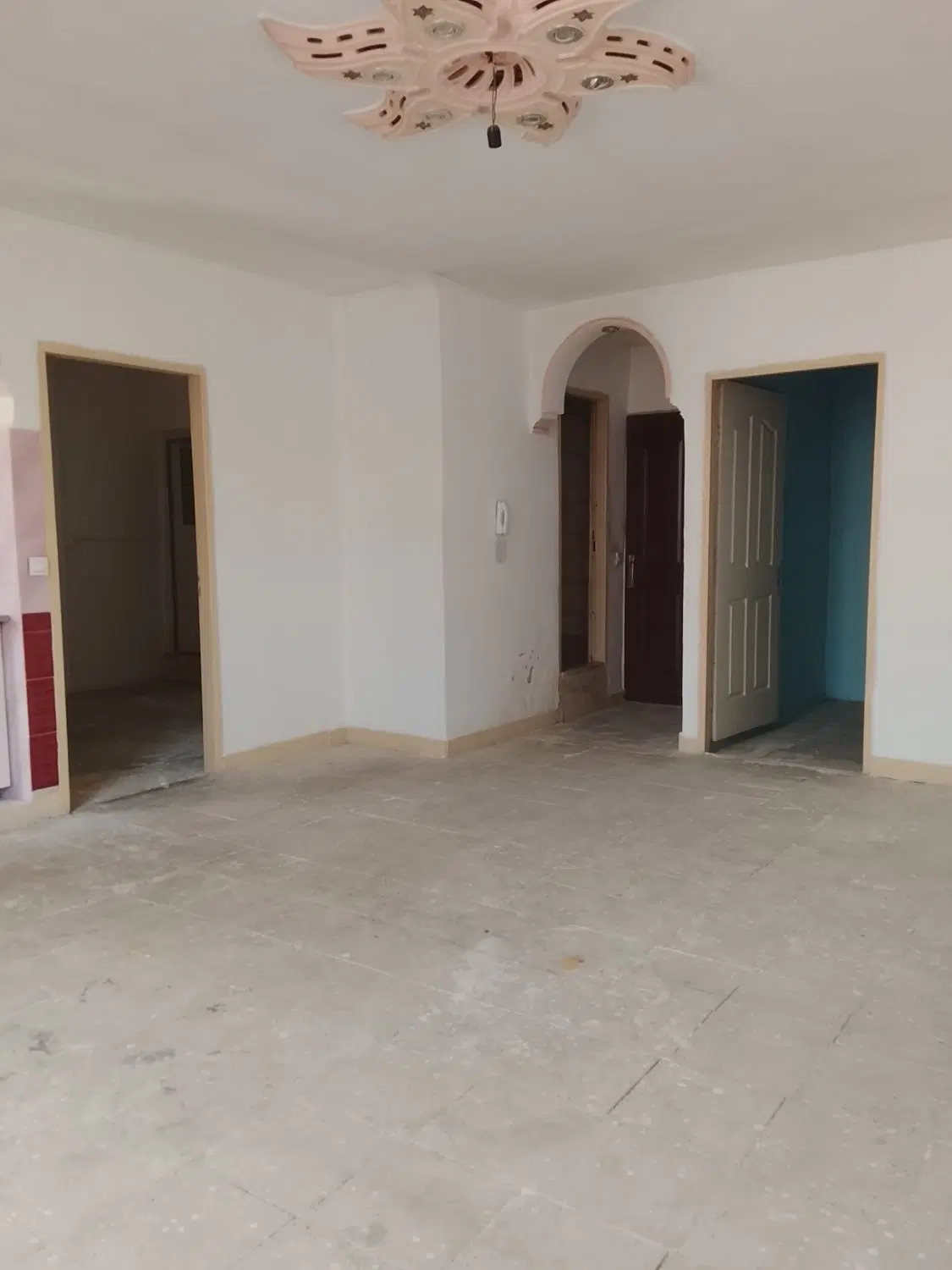 آپارتمان ۸۰متری طبقه سوم دوخوابه