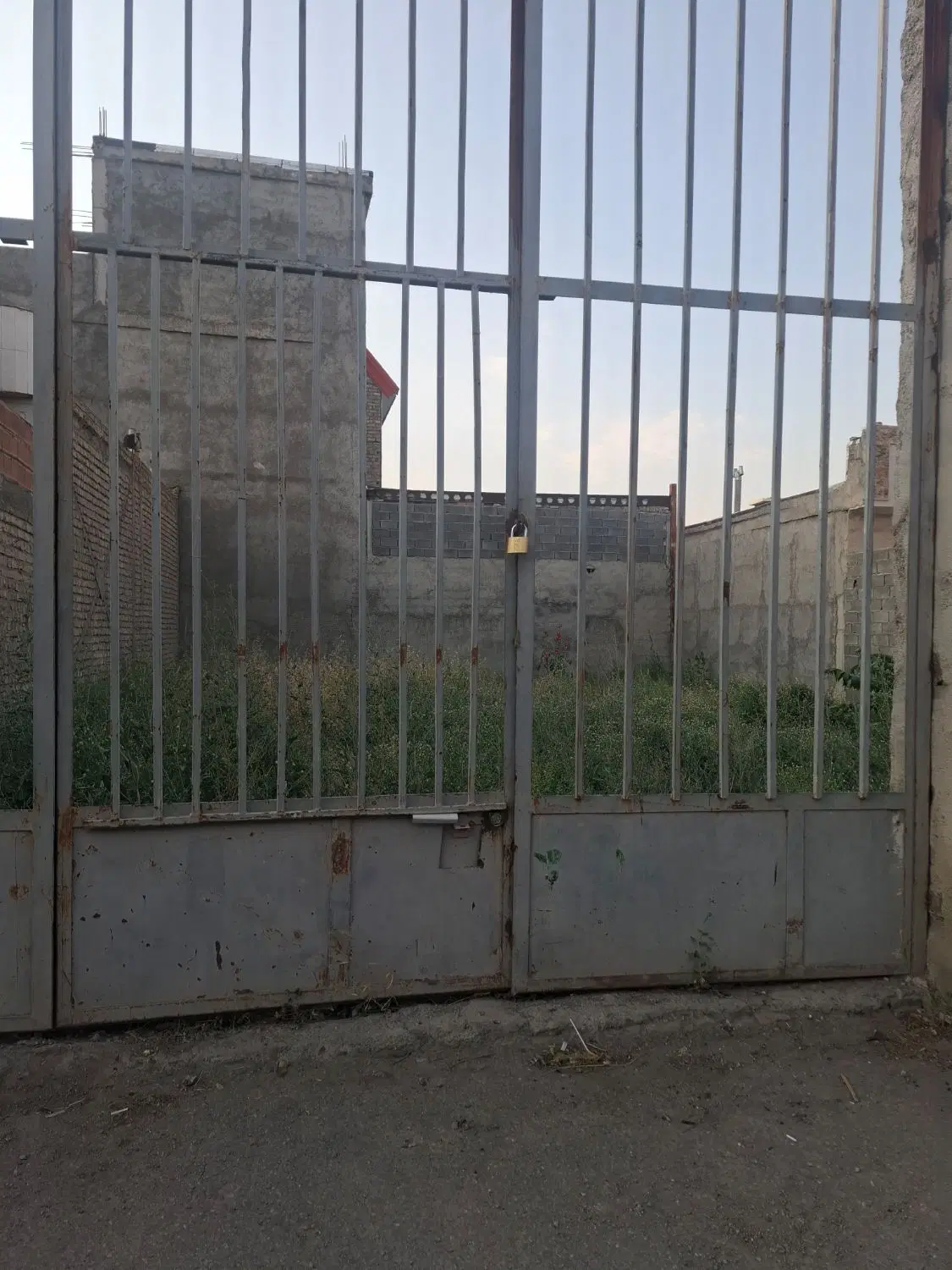 زمین خیابان رخشنده
