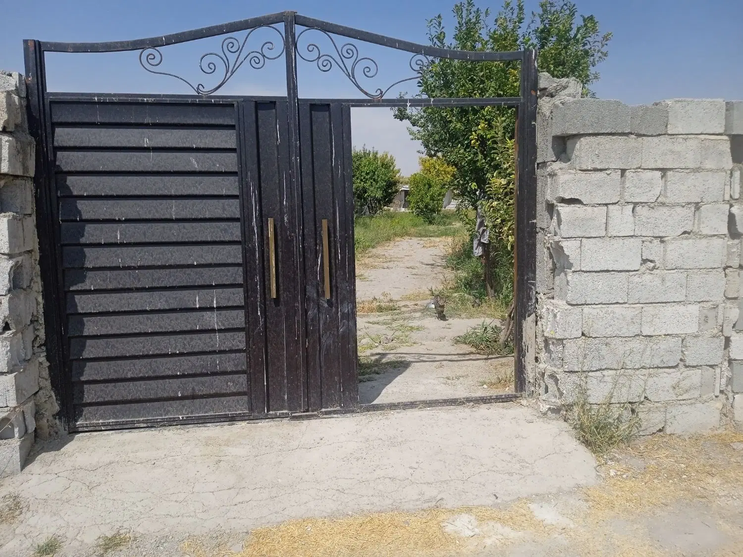 باغچه ۵۲۰ متری چهار دیوار .جاده سنتو
