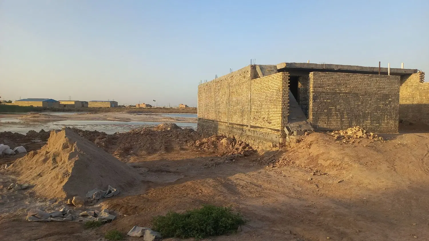 زمین ۲۰۰ متری