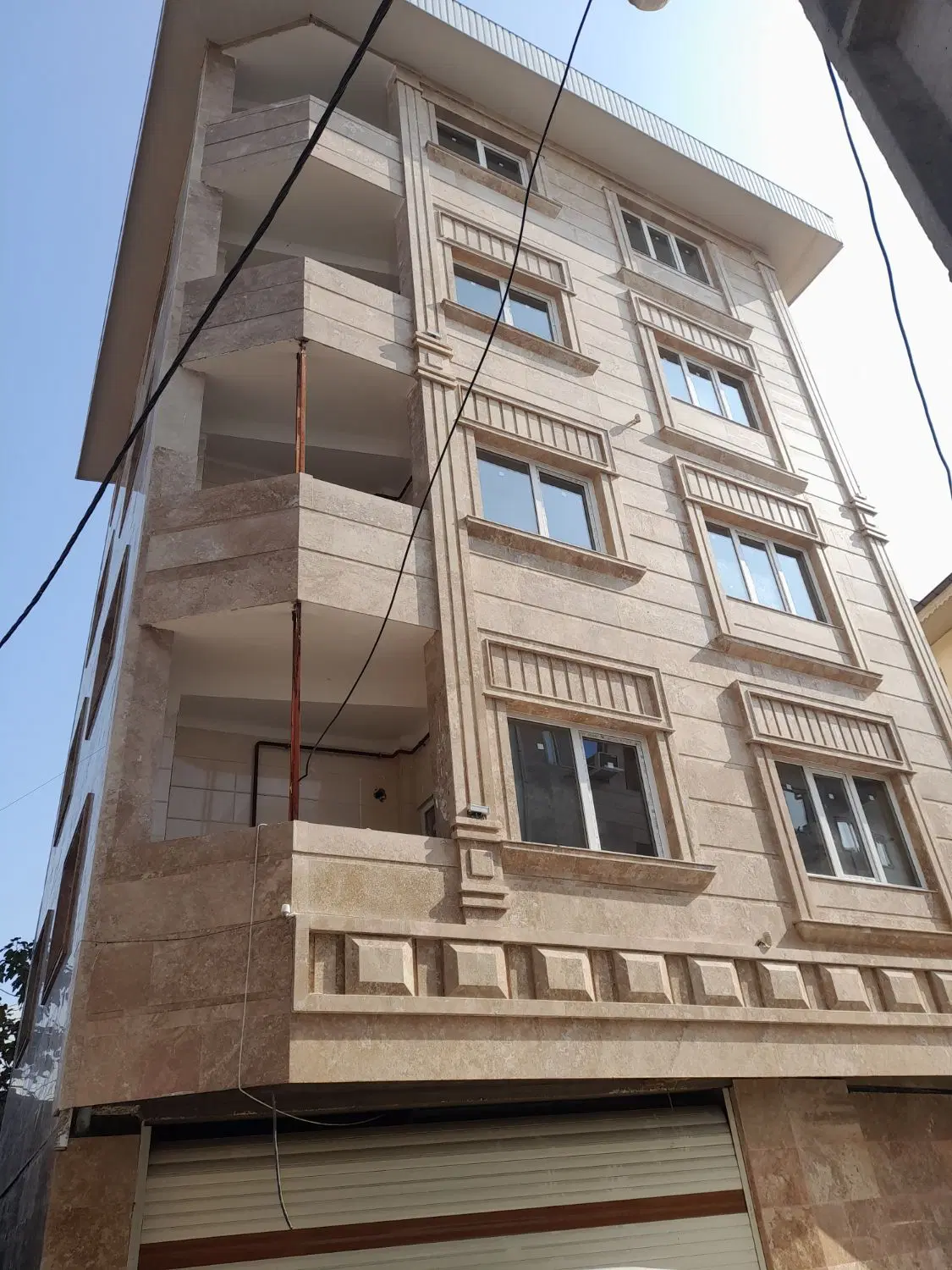 فروش  یک کافه با الاچیق  به عنوان شغل چند منظوره