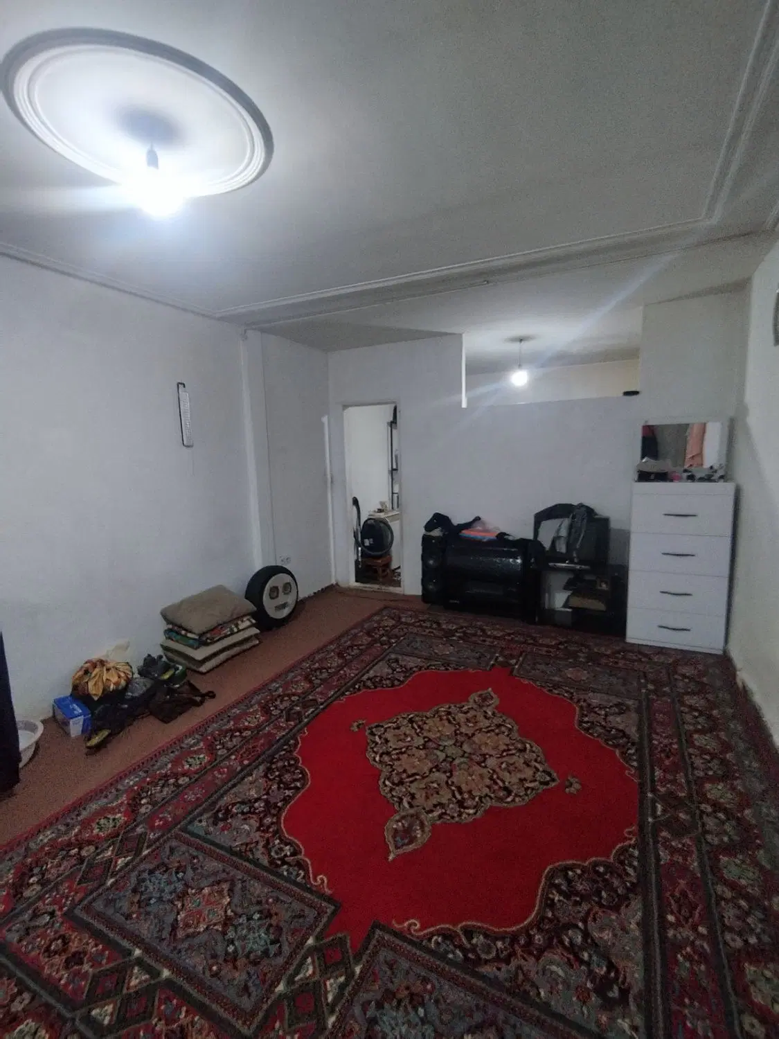 واحد قیمت مناسب نزدیک به خیابان اصلی