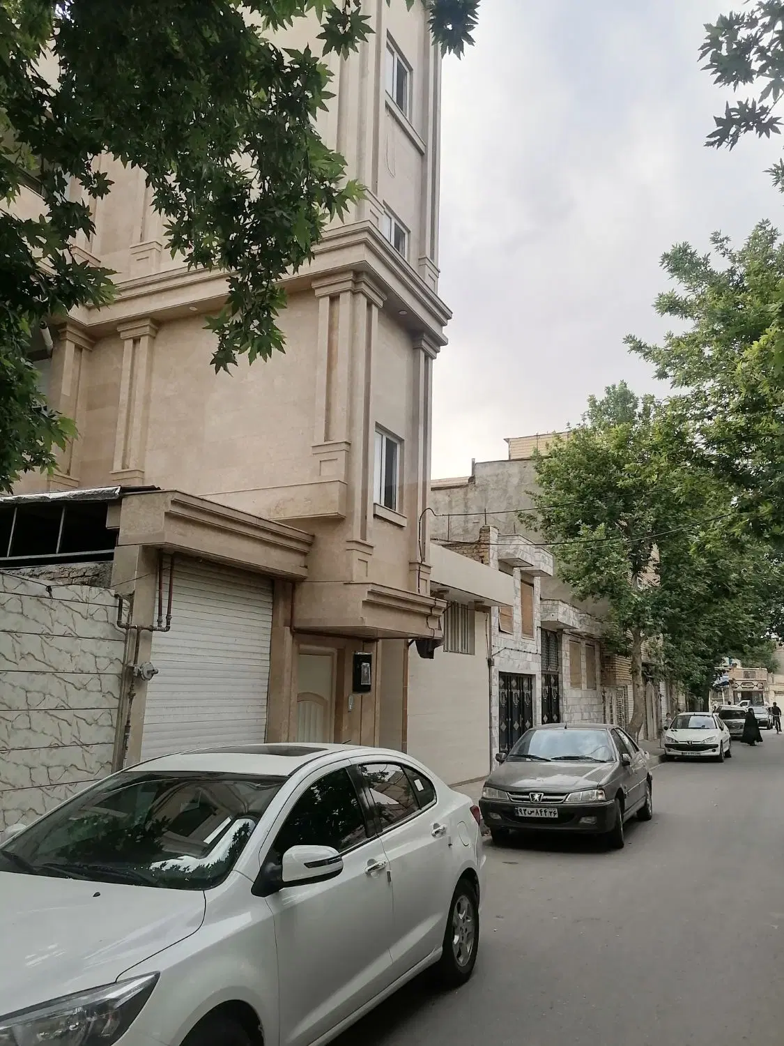 یک واحد آپارتمان هم کف 125 متری