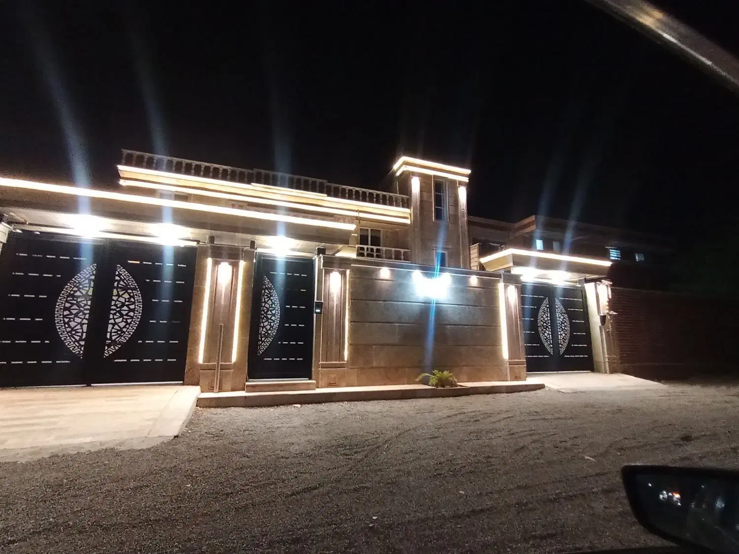 خانه دو طبقه  سه واحدی 430متری فول کامل جیرفت