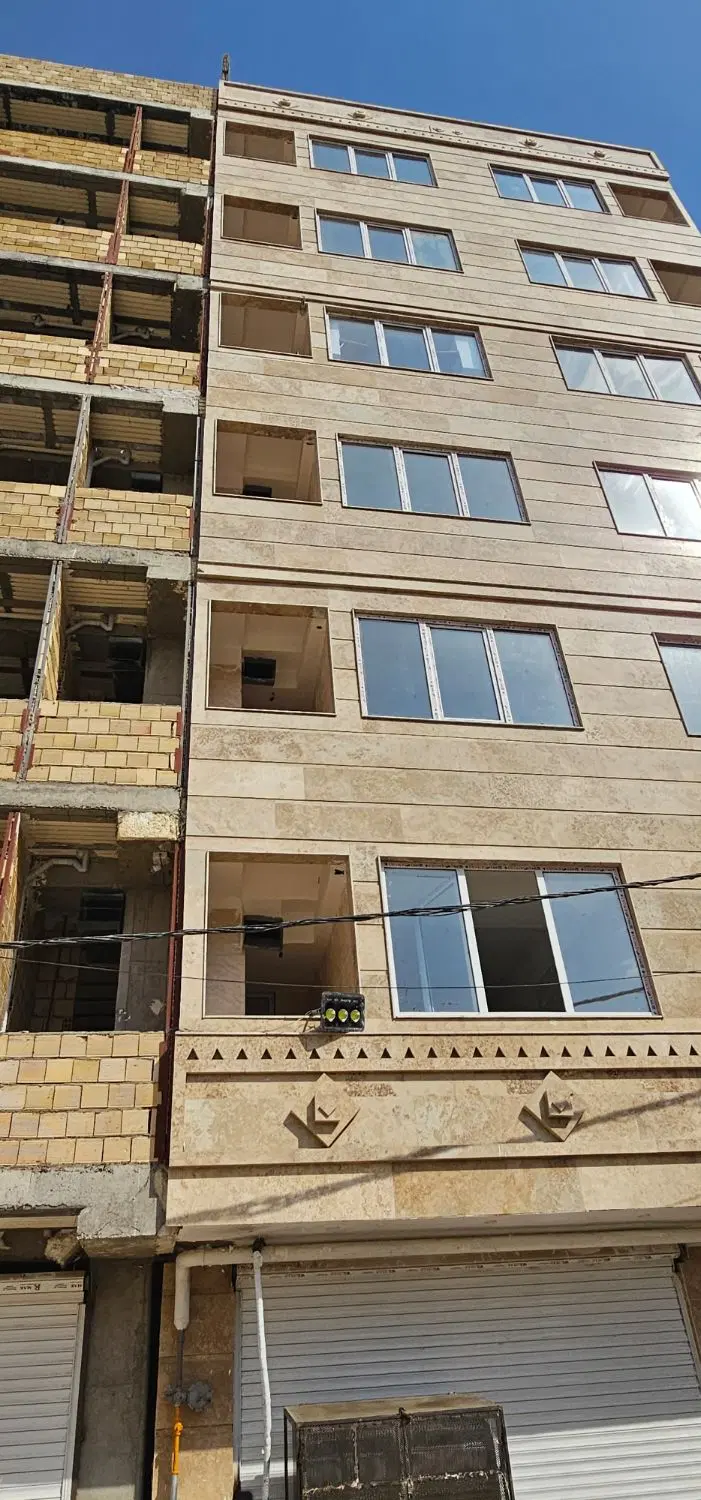 اپارتمان ۱۳۰ متری نوساز پارکینگ اختصاصی