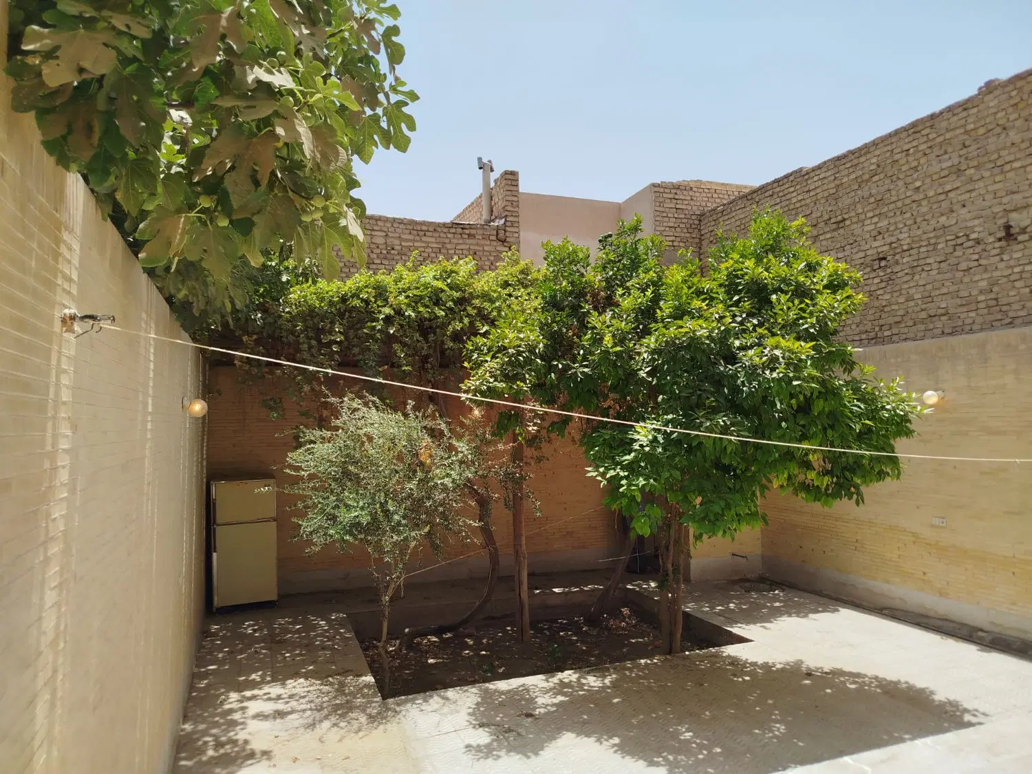 خانه همکف حیاط دار