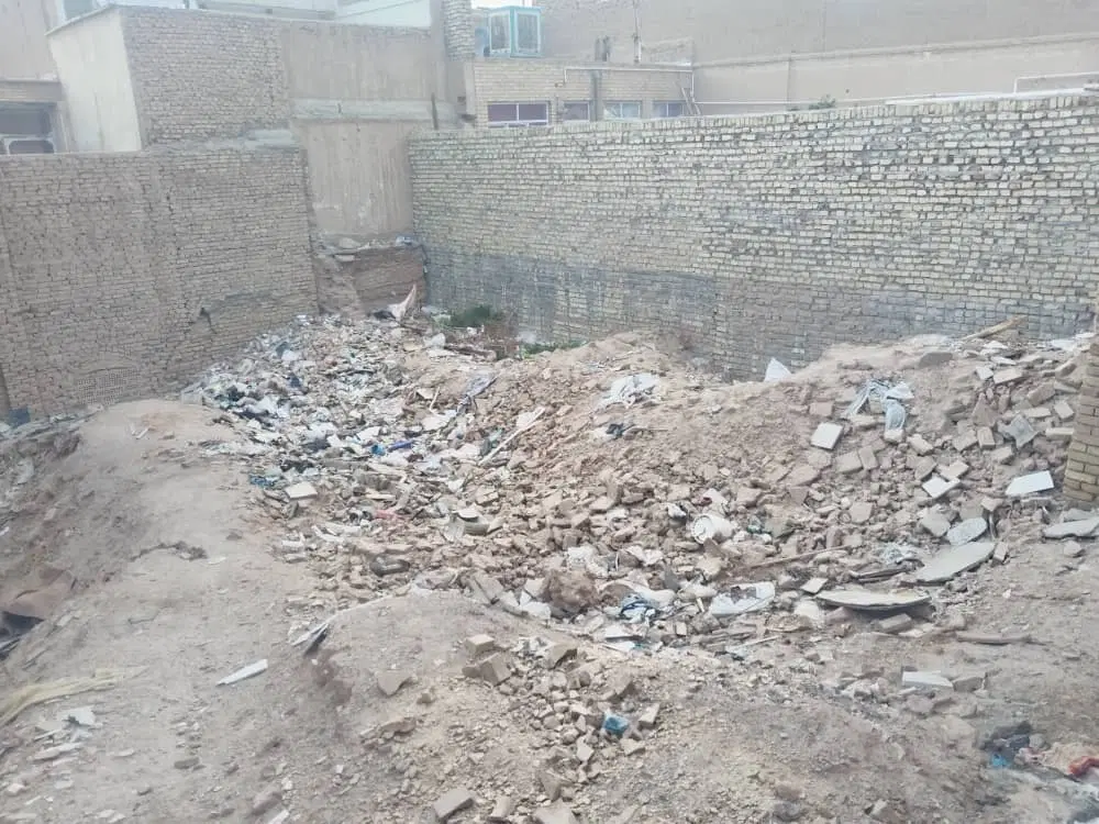 زمین ۲۰۰ متری چهار دیوار شده مرکز شهر