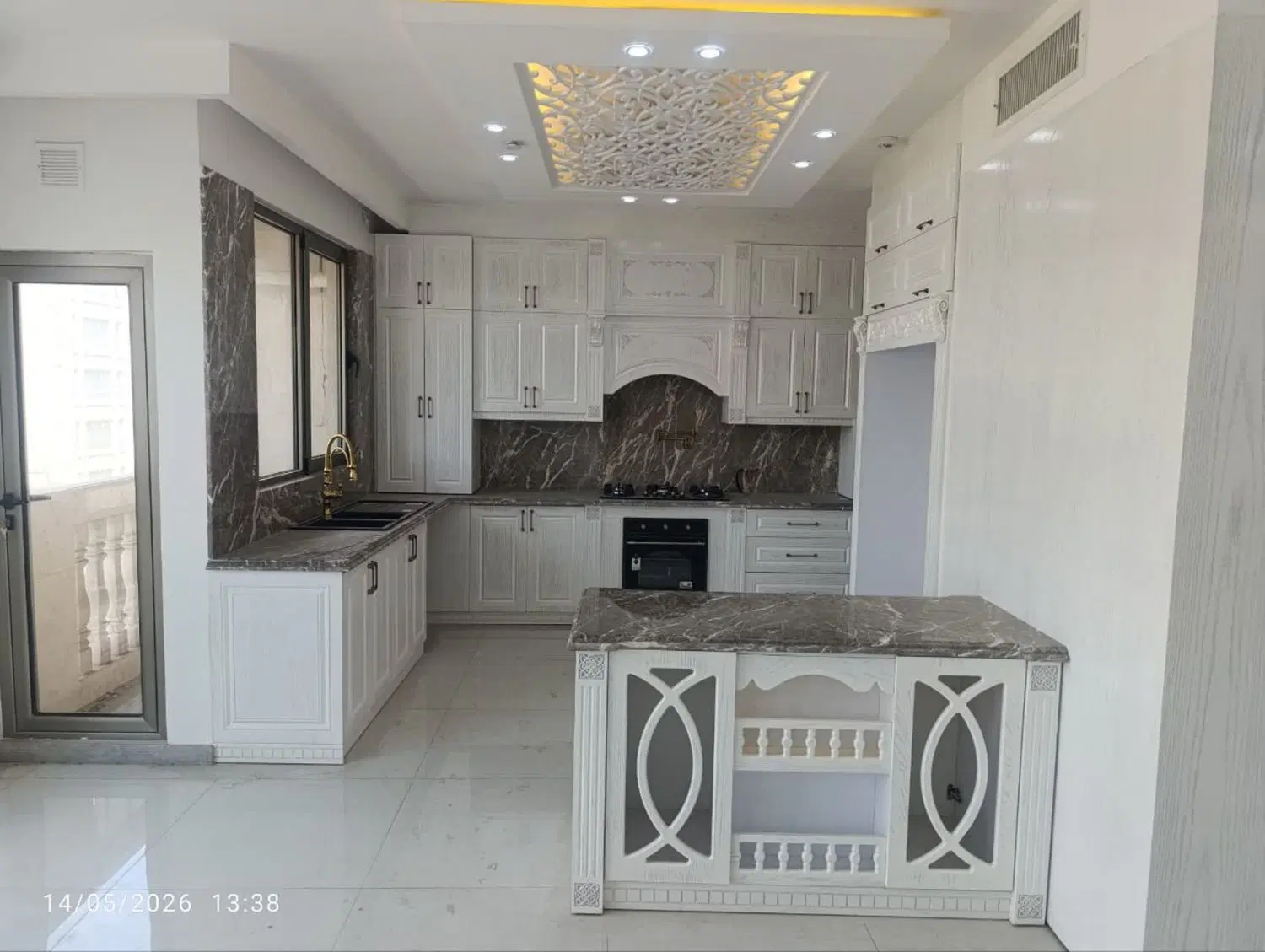 اپارتمان لوکس غرق در نور