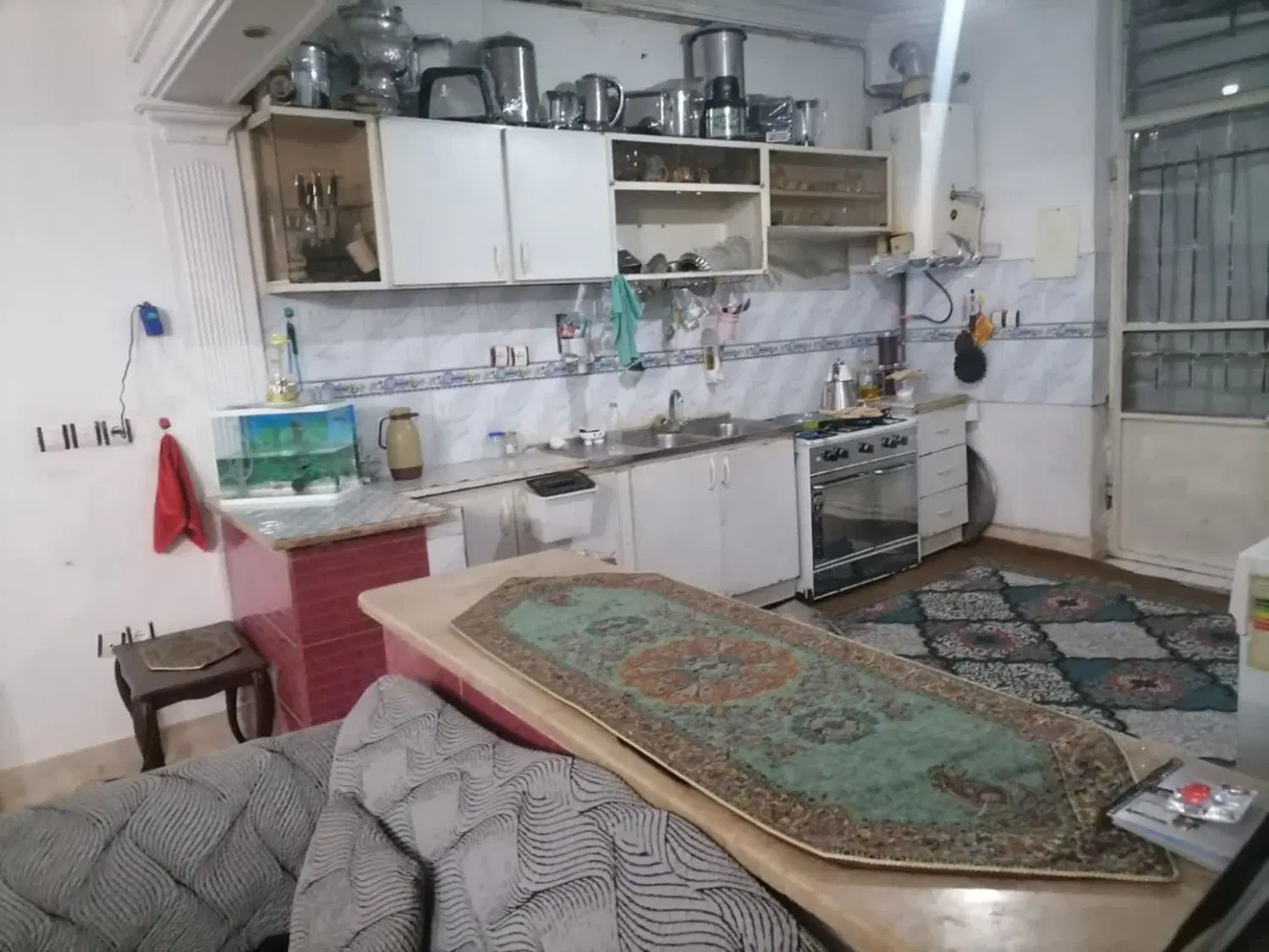 آپارتمان ۹۰ متر تمیز  با پارکینگ در حاشیه باز فوری