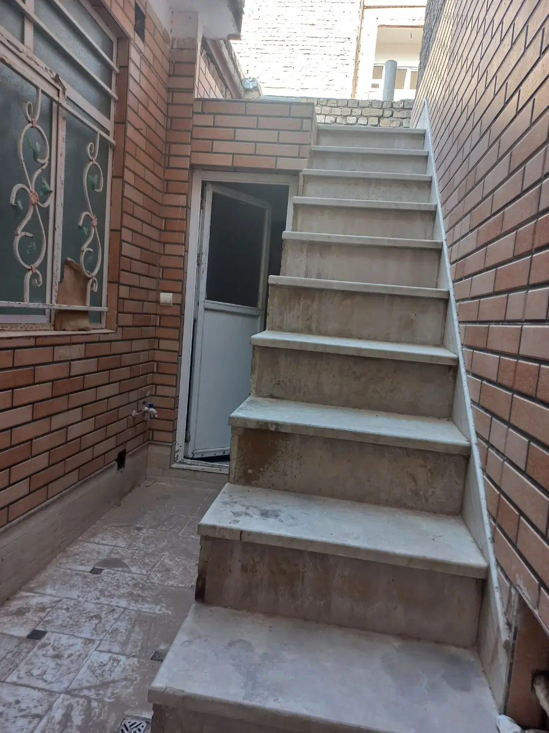 پشت قواره دربست