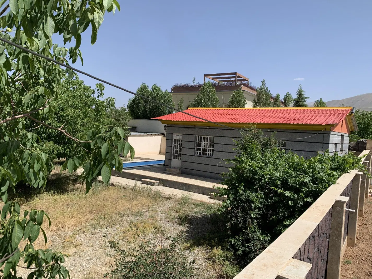 باغچه ویلا ۷۰۰ متر ۷۰ متر بنا کوی پزشکان آبسرد