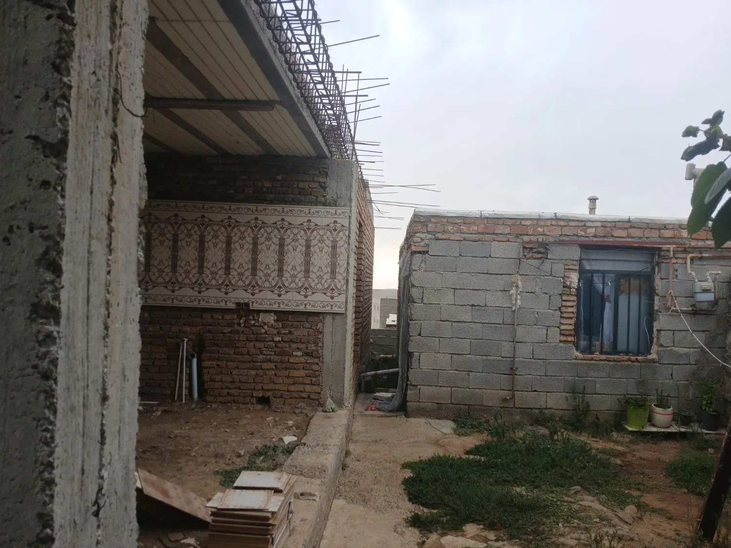 خانه ویلایی نیمه کاره