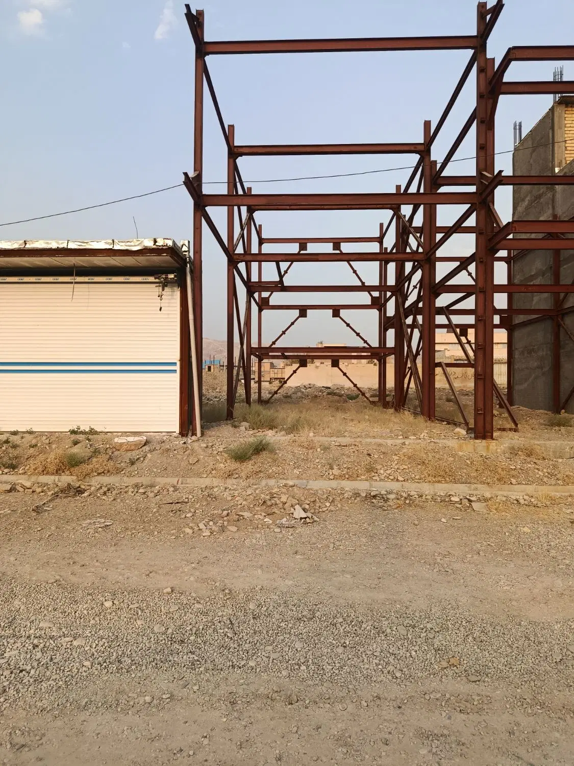 زمین اسکلت دو طبقه تجاری مسکونی